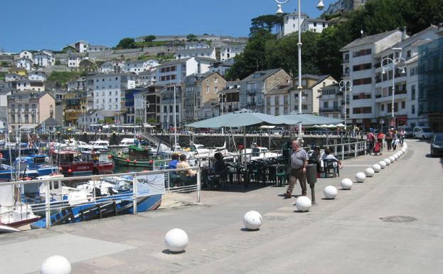 Detienen a cuatro personas por una pelea en Luarca con dos policías heridos