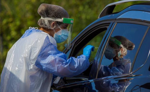 Simón duda de la efectividad de hacer pruebas a todos los profesores, como plantea Asturias