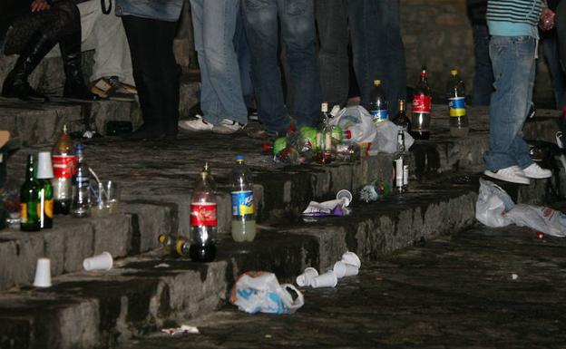 Coronavirus en Asturias | La Policía Local de Llanes disuelve quince botellones y fiestas privadas