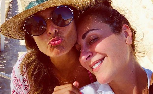 Nuria Roca y Ana Milán posan juntas, sin mascarillas y desatan la polémica: «Es para provocar»