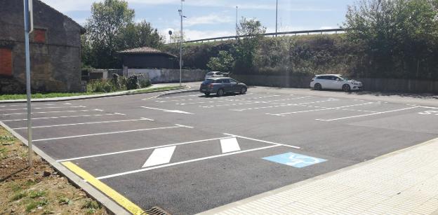 El Pedrero, en Trasona, estrena una treintena de plazas de aparcamiento