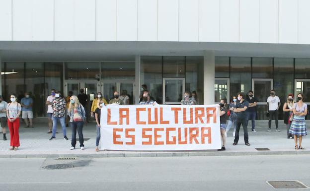 El sector artístico clama en Lugones contra la suspensión de la programación cultural