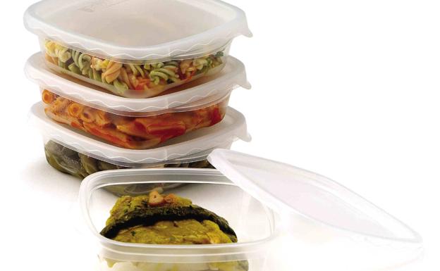 Los trucos definitivos para limpiar un táper sin tener que frotar