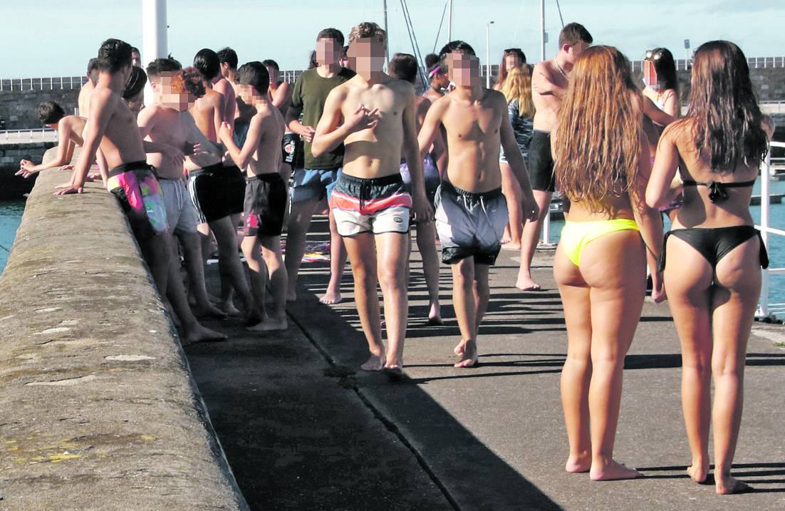 Fiesta sin control en el dique de Talaso