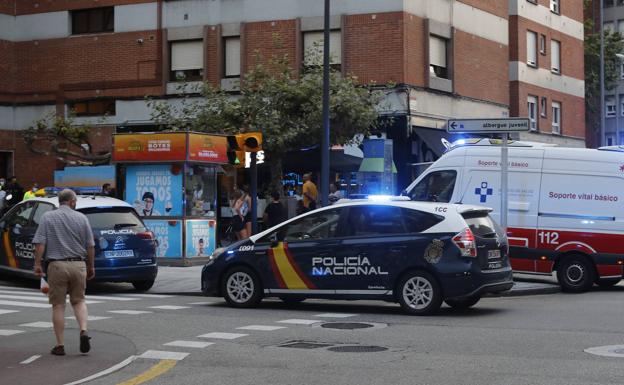 Amplio dispositivo policial en Gijón por un hombre atrincherado en su casa