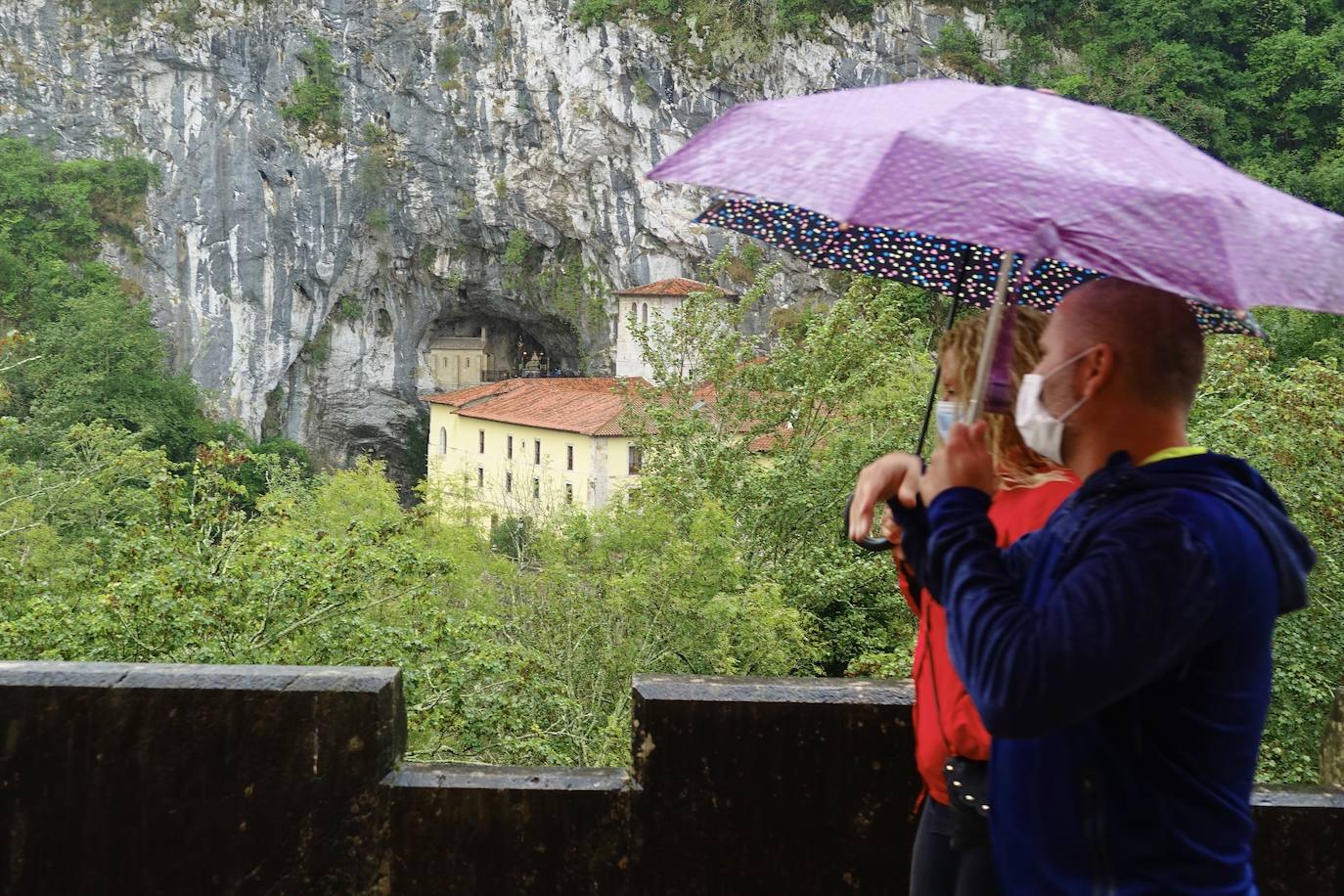 Tiempo en Asturias | La lluvia sorprende a los asturianos en el último fin de semana de agosto
