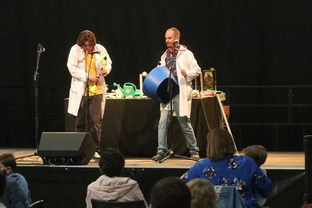 Música reciclada contra la lluvia