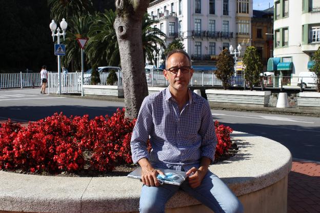 Carlos López: «Jarrio tiene que ofrecer incentivos a los sanitarios y abandonar la precariedad»