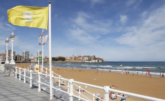 La playa de San Lorenzo, abierta al baño