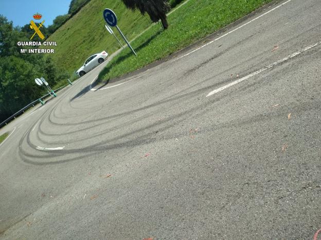 Tres detenidos en una carrera ilegal en la N-632 en Gijón
