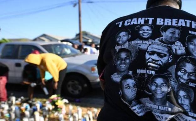 La Policía de Los Ángeles mata de 20 tiros por la espalda a un ciclista negro tras una infracción de tráfico