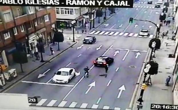 Detenido en Gijón por embestir con su coche «intencionadamente» a un joven en patinete