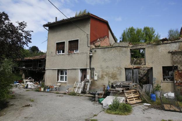 La familia del asesinado en Tremañes retira la acusación