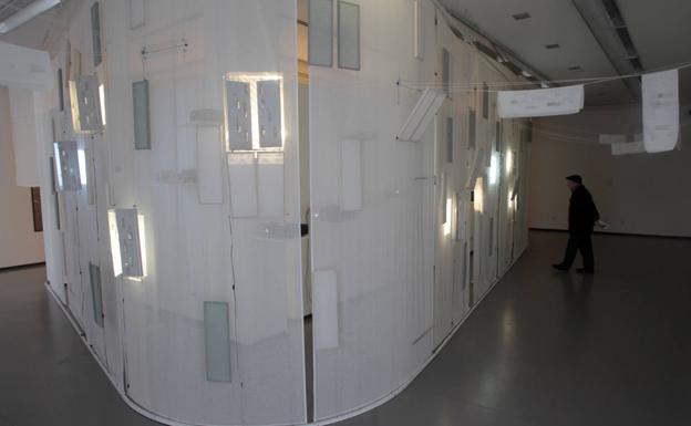 La sala Borrón exhibe la obra de los ganadores del Certamen de Arte de Luarca