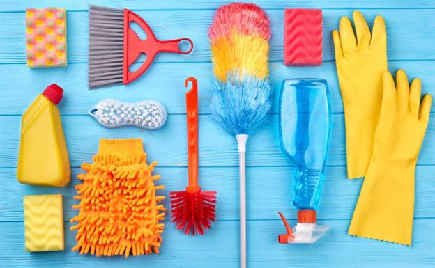 La mejor forma de limpiar y desinfectar la escobilla del váter