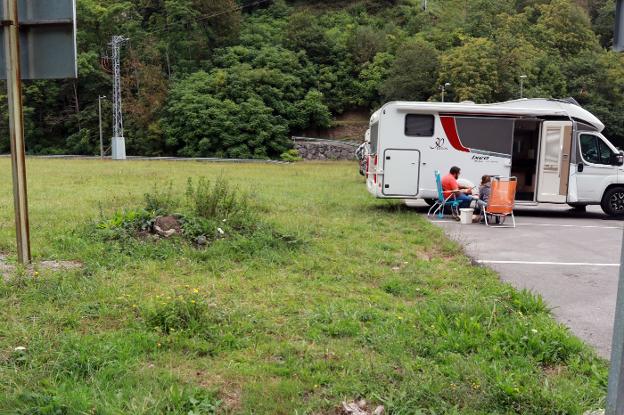 El auge del turismo de autocaravanas lleva a las comarcas mineras a ampliar sus plazas
