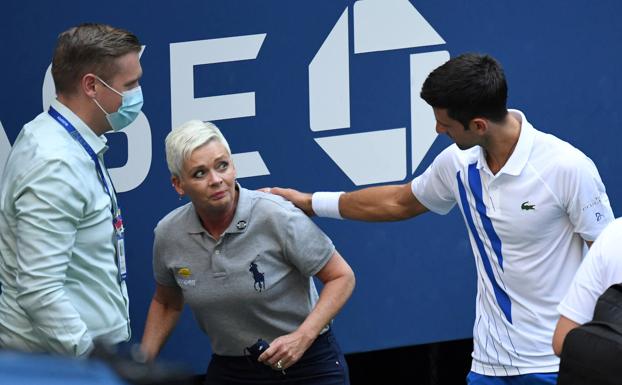 Djokovic pide perdón por el pelotazo a la juez de línea: «Esta situación me ha dejado triste y vacío»