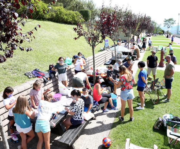 Claveles para el Día de Covadonga «más atípico»