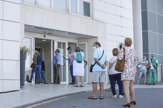 La pandemia multiplica las esperas de más de medio año para operarse en Cabueñes