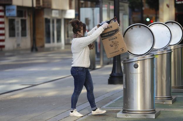 Las comunidades de vecinos de Gijón donde no se separe la basura serán apercibidas