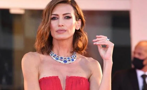 Nieves Álvarez eclipsa Venecia con un vestido que ya llevó Sandra Bullock hace 13 años