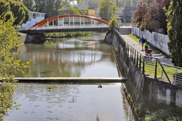 Ana González: «Queremos el Piles limpio y la playa limpia»