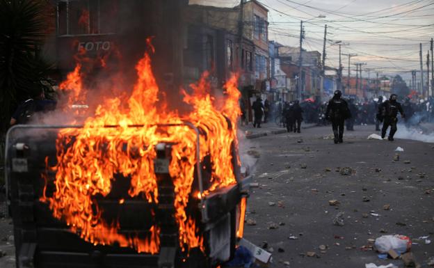 Las protestas contra la violencia policial desatan el caos en Bogotá con 11 muertos por balazos