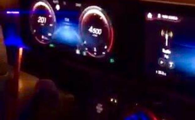 Detenido tras publicar un vídeo conduciendo y bailando a más de 200 km/h