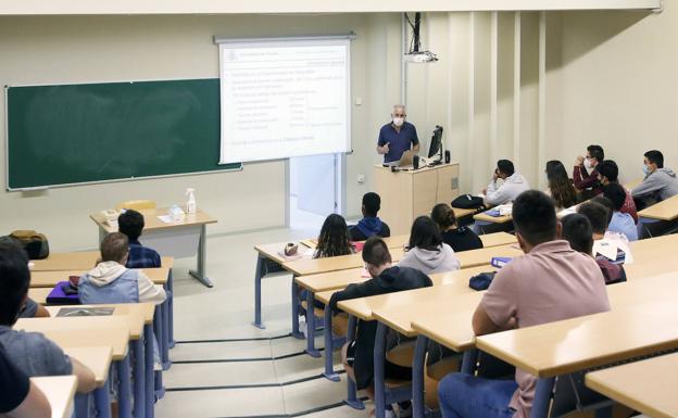 Pérez Simón: «La Universidad debe ser la primera en adaptarse a los cambios»