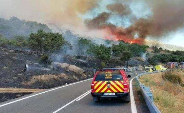 Qué hacer (y qué no) si nos encontramos un incendio en carretera