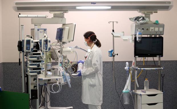 Coronavirus en Asturias | Personal sanitario, docentes y policías, sin cuarentena si la PCR da negativo