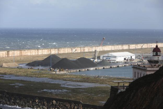 El fiscal pide tres años de prisión para Rexach, Rato, Palao y Navas por la ampliación de El Musel