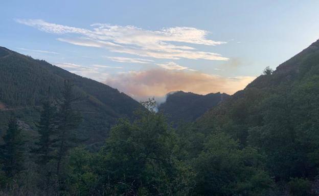 Controlado el incendio forestal de Cangas del Narcea