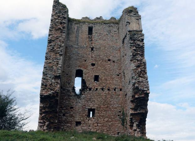 El Torreón de Peñerudes, en Morcín, entra en la lista roja del patrimonio