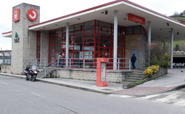 Adif mejora la protección de los pasos a nivel de Sotrondio y El Entrego