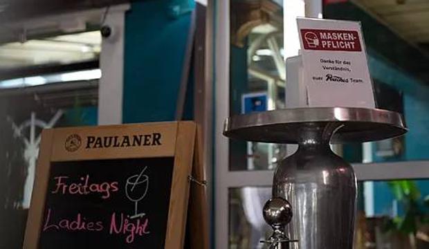 Una joven provoca un contagio masivo tras ir de bar en bar cuando debía permanecer en cuarentena