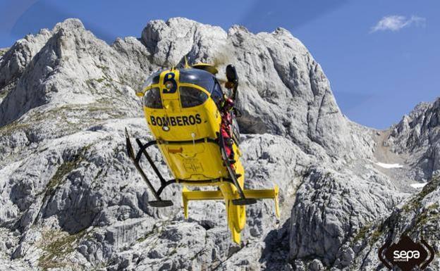 Evacuada en helicóptero una senderista de 71 años en la ruta Poncebos-Bulnes