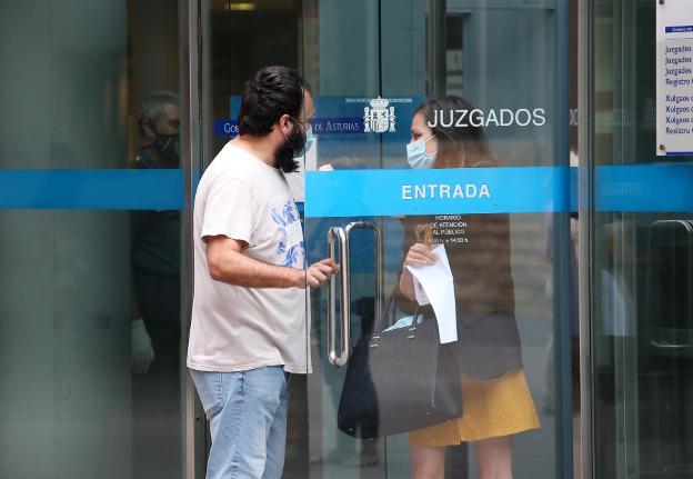 Reconoce el acoso a una vecina y acepta pagar 3.350 euros para evitar la cárcel