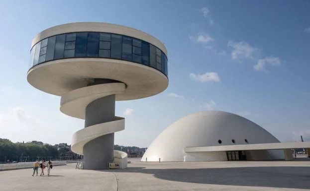 El Niemeyer rinde homenaje a la escultura