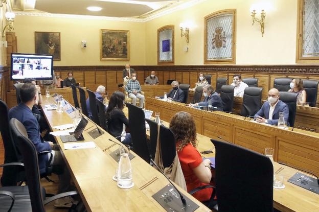 Potenciar la actividad económica junto a la playa, clave en la futura reforma del Muro