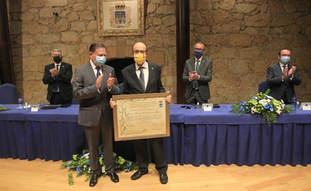 Oviedo otorga la Medalla de Oro de la ciudad a la facultad de Medicina, el «eje de la sanidad asturiana»