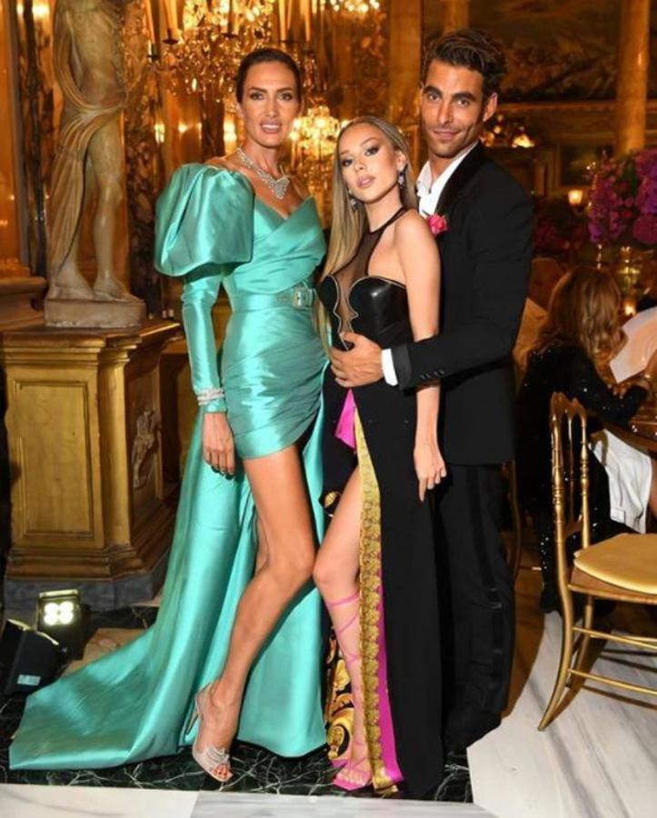 Jon Kortajarena, Nieves Álvarez y Ester Expósito: embajadores de lujo en Roma