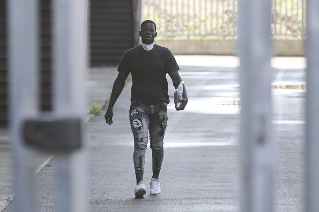 Papagore, en libertad con cargos al no denunciar su pareja la supuesta agresión