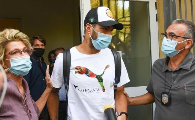 La policía investiga una posible estafa de Luis Suárez en el examen de italiano
