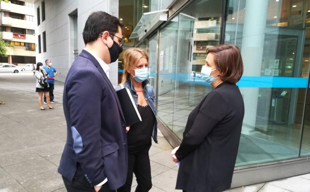 La defensa de Cascos atribuye la querella a luchas políticas y Foro ve similitudes con el 'caso Villa'