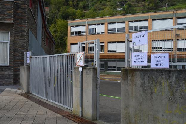 Coronavirus en Asturias | El contagio de dos docentes cierra aulas infantiles en Sotrondio, El Entrego y Cangas del Narcea