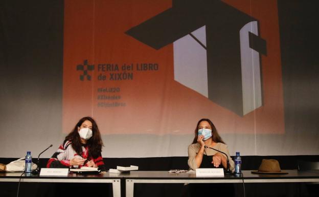 Conferencia de la escritora Ana Merino en la Feria del Libro de Gijón