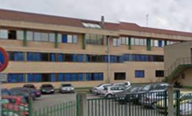 La dirección del IES de Llanera dimite tras los problemas con el transporte escolar