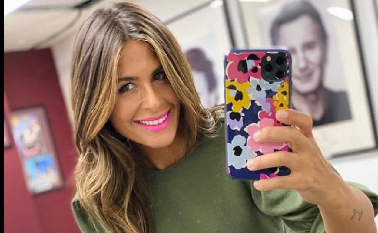 Nuria Roca tiene la prenda rebajada que salvará tus looks de entretiempo |  El Comercio