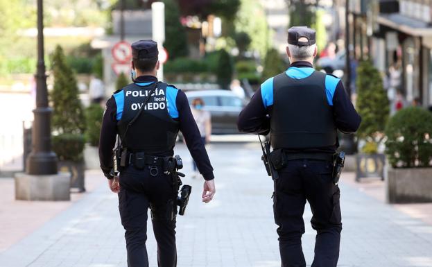 Un juez anula un plus salarial a 64 policías locales de Oviedo